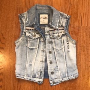Cute denim vest.